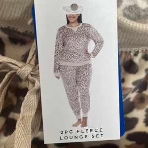 2pc Fleece lounge set NWT